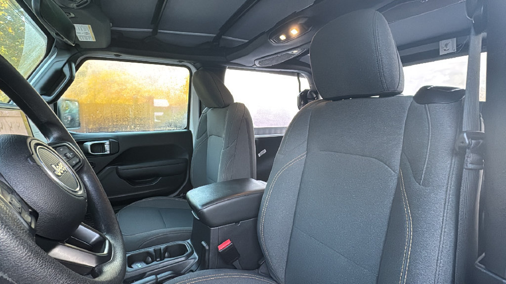 Used 2025 Jeep Wrangler Sport AWD/4WD image 27