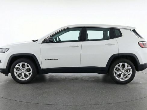 Used 2025 Jeep Compass Latitude AWD/4WD image 5