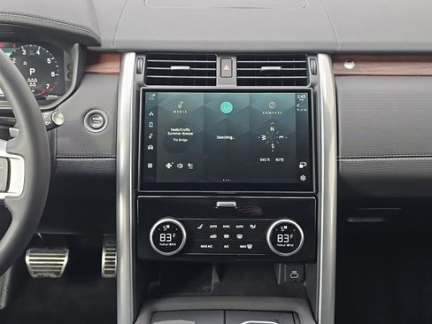 Certified 2025 Land Rover Discovery Dynamic SE image 16