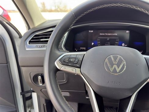 Used 2022 Volkswagen Tiguan SE image 14