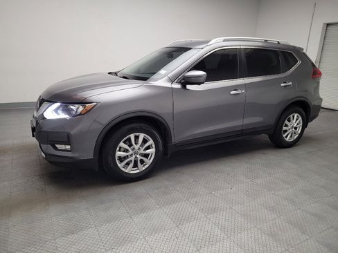 Used 2018 Nissan Rogue SV w/ Premium Package FWD image 2