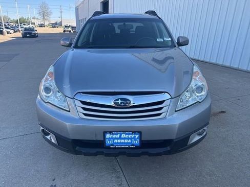 Used 2011 Subaru Outback 2.5i Premium w/ All-Weather Pkg AWD/4WD image 3