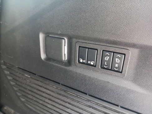 Used 2024 Chevrolet Tahoe Premier RWD image 21