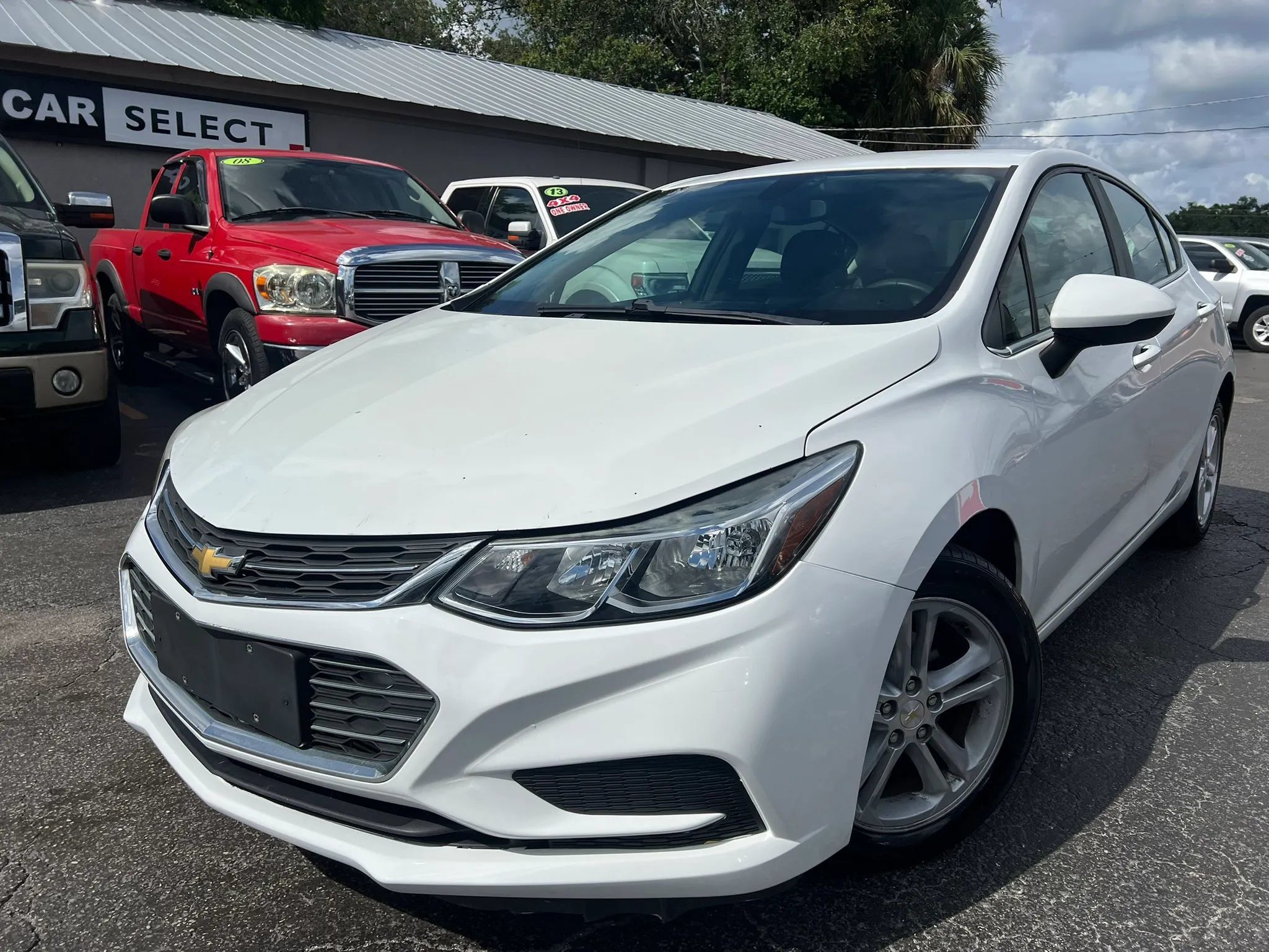 Used 2018 Chevrolet Cruze LT w/ Convenience Package FWD image 1