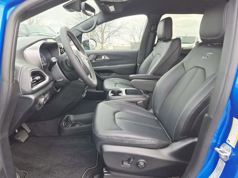 New 2026 Chrysler Pacifica Select w/ S Appearance Package image 11
