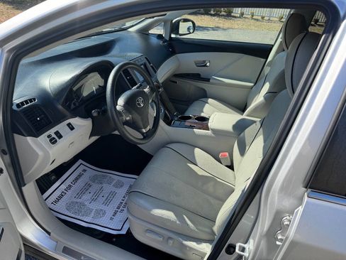 Used 2011 Toyota Venza w/ Convenience Pkg image 9