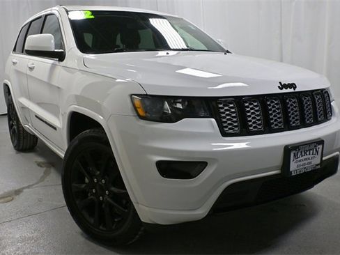 Used 2022 Jeep Grand Cherokee Laredo X image 2