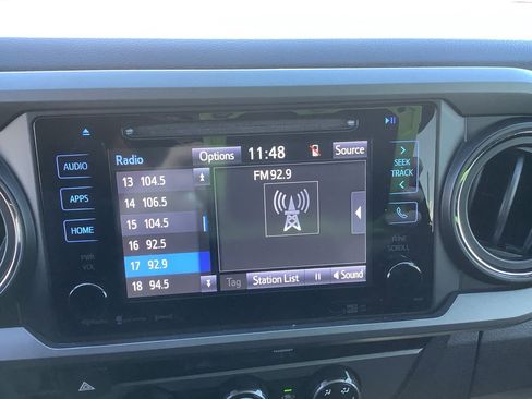 Used 2017 Toyota Tacoma TRD Sport image 16