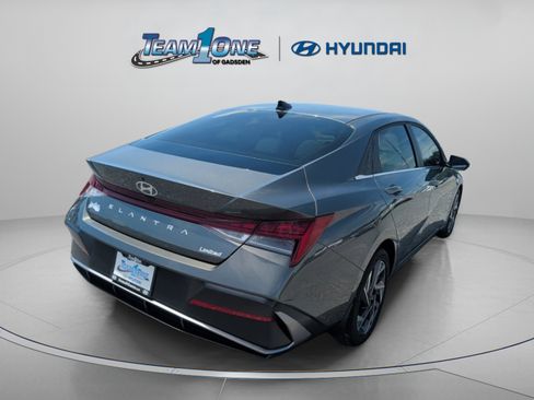 Used 2025 Hyundai Elantra Limited FWD image 8