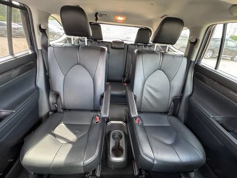 Used 2022 Toyota Highlander Limited AWD/4WD image 15