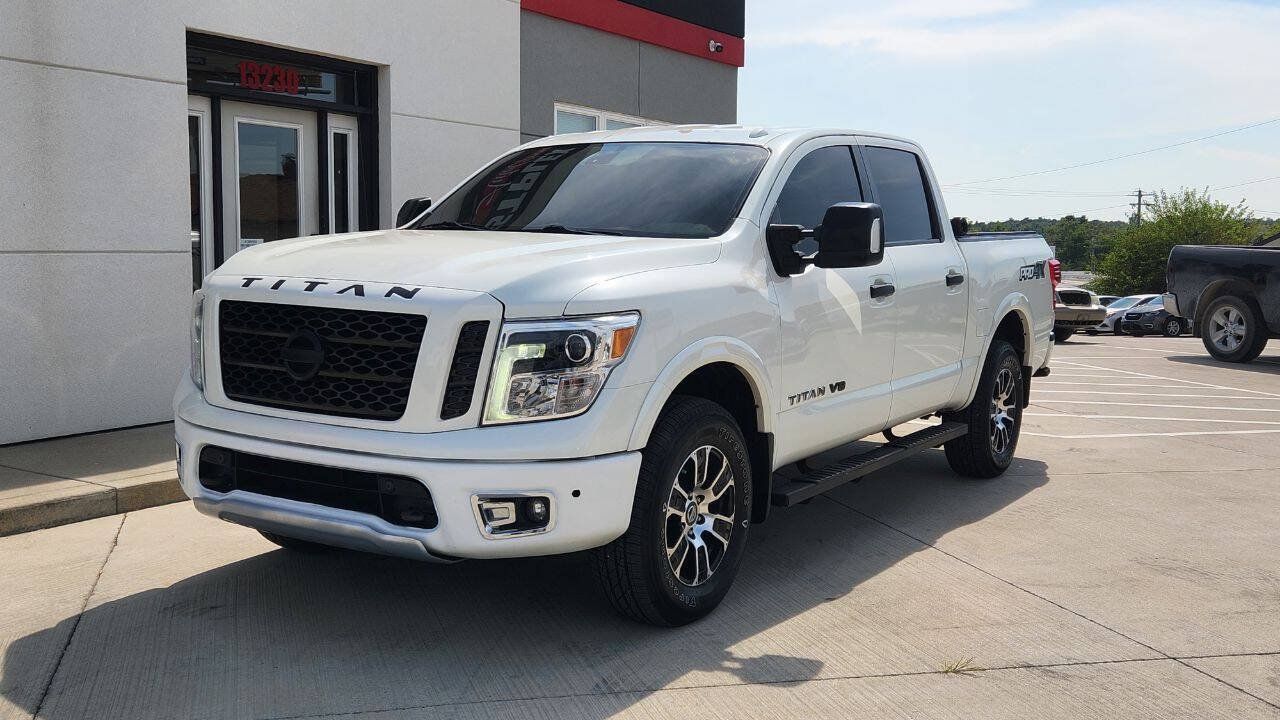 Used 2018 Nissan Titan PRO-4X AWD/4WD image 3