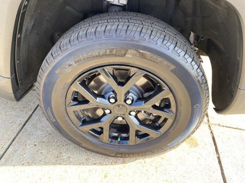 Used 2024 Jeep Grand Cherokee L Laredo image 29