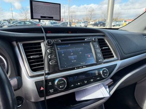Used 2018 Toyota Highlander XLE AWD/4WD image 9