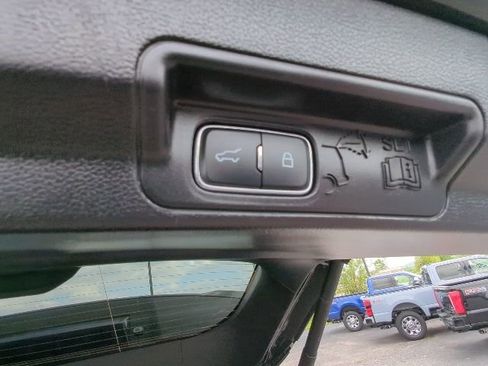 Used 2025 Ford Explorer ST-Line image 14