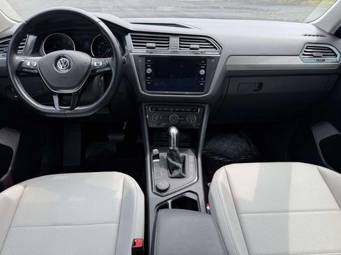 Used 2019 Volkswagen Tiguan SE AWD/4WD image 16