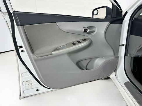 Used 2011 Toyota Corolla LE image 24