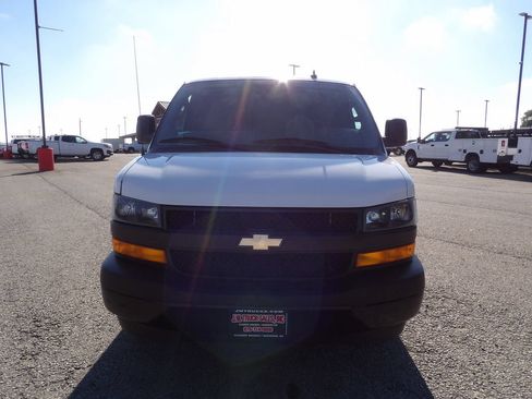 Used 2019 Chevrolet Express 3500 Extended w/ Driver Convenience Package RWD image 12