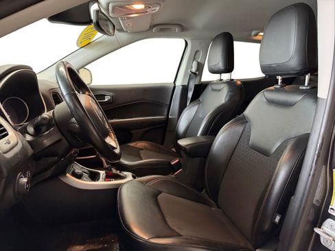 Used 2019 Jeep Compass Latitude w/ Popular Equipment Group image 8