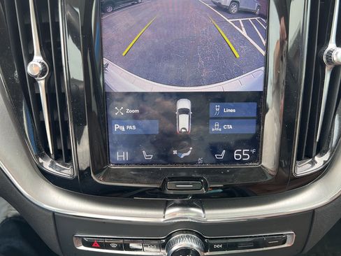 Used 2019 Volvo XC60 T5 Momentum w/ Multimedia Package image 16