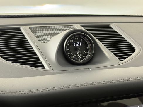 Certified 2026 Porsche Macan AWD/4WD image 28