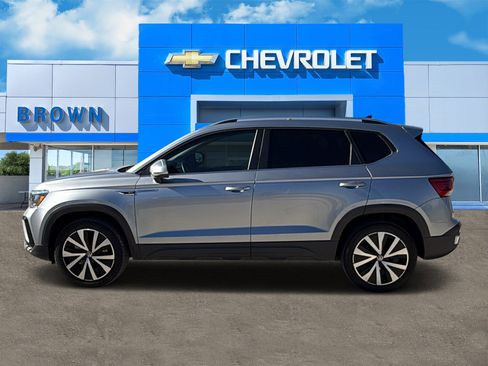 Used 2023 Volkswagen Taos SE image 5