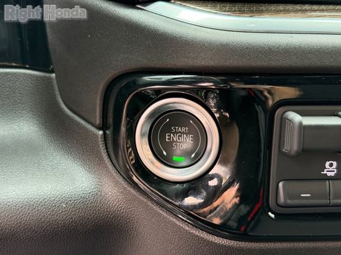 Used 2025 GMC Sierra 1500 Elevation image 29