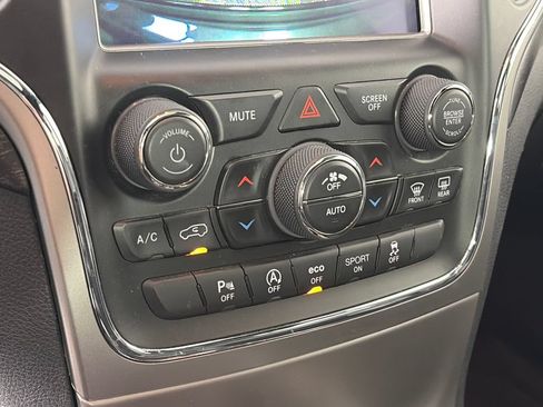 Used 2018 Jeep Grand Cherokee Altitude AWD/4WD image 21