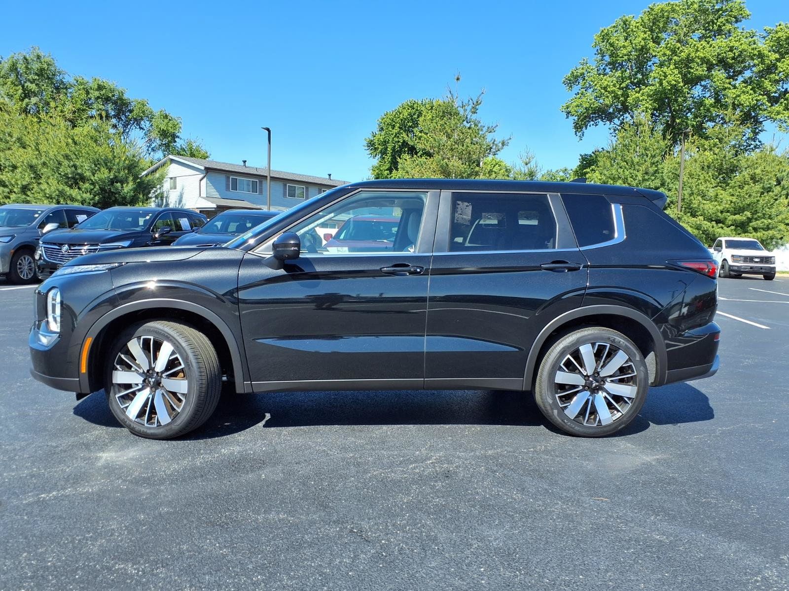 Used 2025 Mitsubishi Outlander SE FWD image 28