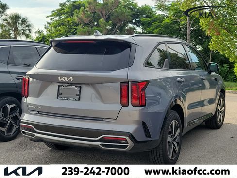 Certified 2023 Kia Sorento S FWD image 6