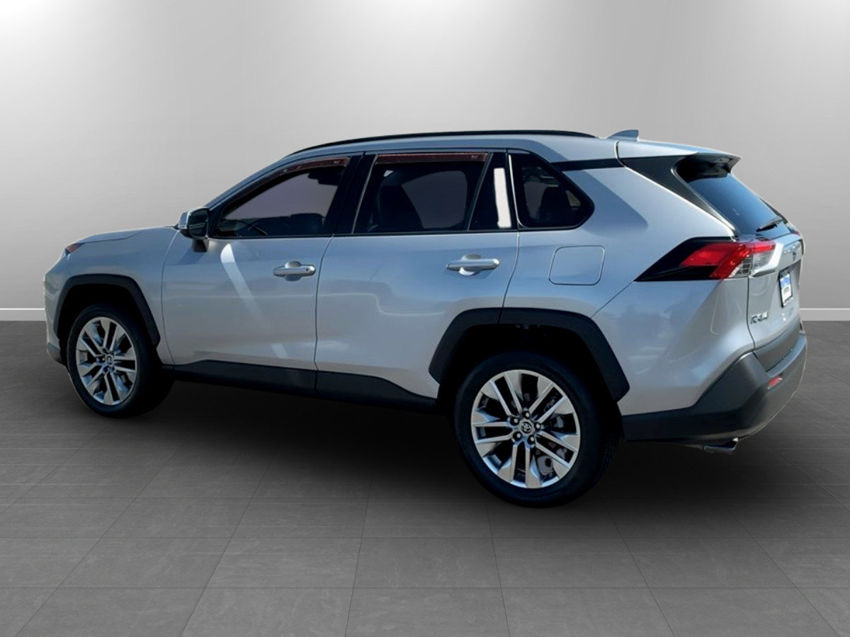 Used 2019 Toyota RAV4 XLE Premium FWD image 5
