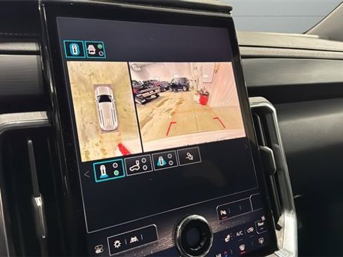 Used 2025 GMC Acadia Elevation image 17