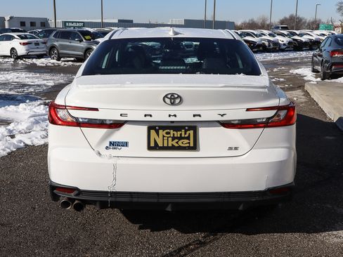 Used 2025 Toyota Camry SE image 5