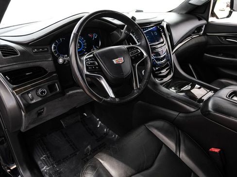 Used 2020 Cadillac Escalade ESV Platinum RWD image 2