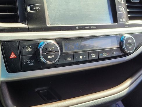 Used 2019 Toyota Highlander XLE image 21