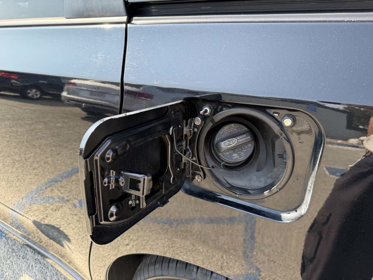 Used 2019 Toyota Sienna SE w/ Carpet Mat Package FWD image 15
