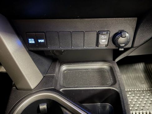 Used 2018 Toyota RAV4 XLE w/ Plus Extra Value Package image 9