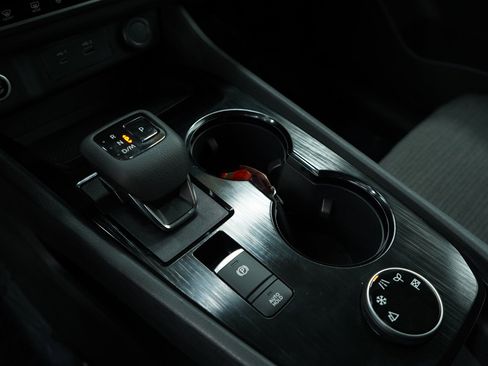 Used 2022 Nissan Rogue SV image 26