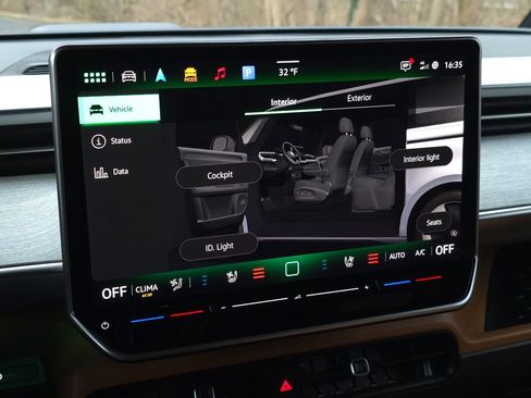 Used 2025 Volkswagen ID. Buzz Pro S image 42