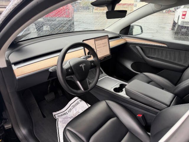 Used 2025 Tesla Model Y Long Range RWD image 9