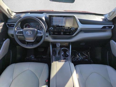 Certified 2021 Toyota Highlander Platinum image 18