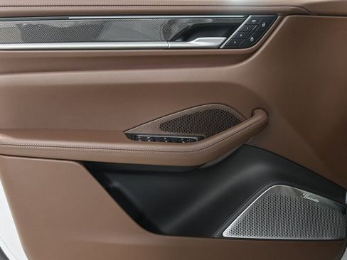 New 2025 Porsche Macan Turbo Electric image 4