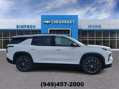 Used 2025 Chevrolet Traverse LT w/ Enhanced Driving Package image 9