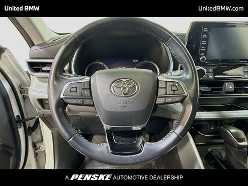 Used 2020 Toyota Highlander XLE FWD image 6
