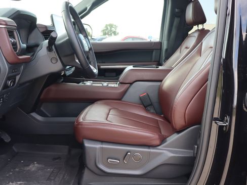 Used 2024 Ford Expedition Limited image 10