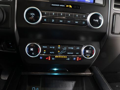 Used 2021 Ford Expedition Limited image 10