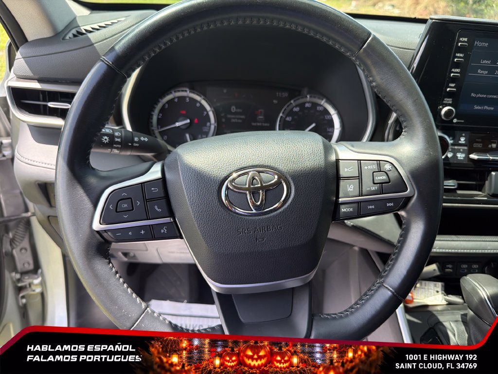 Used 2022 Toyota Highlander XLE FWD image 19