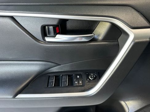 Used 2022 Toyota RAV4 XLE image 12