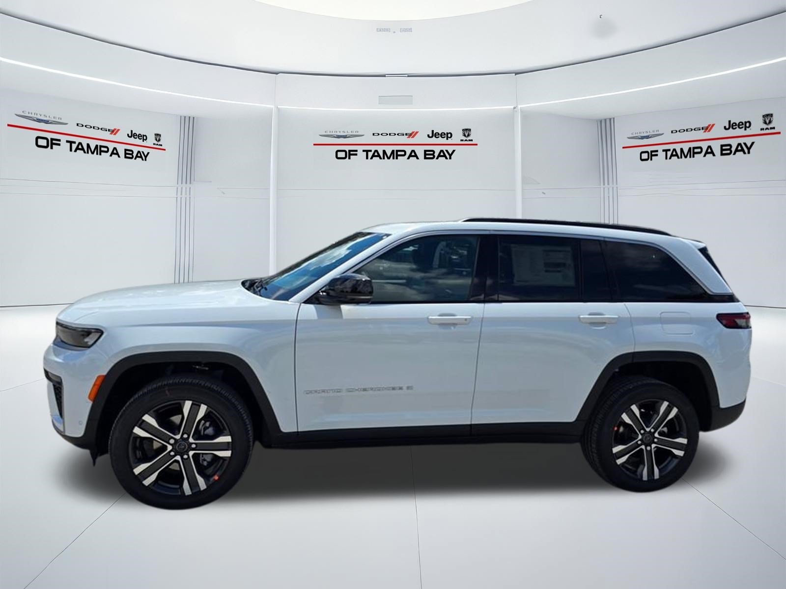 New 2027 Jeep Grand Cherokee Limited w/ Technology Group II AWD/4WD image 3