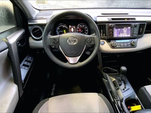 Used 2018 Toyota RAV4 LE AWD/4WD image 6