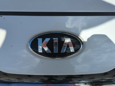 Used 2020 Kia Niro LX FWD image 5